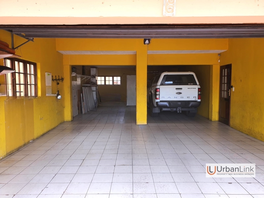 6 Bedroom Property for Sale in Safari Gardens North West